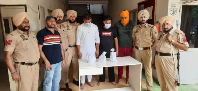 दो किलो अफीम समेत तीन गिरफ्तार