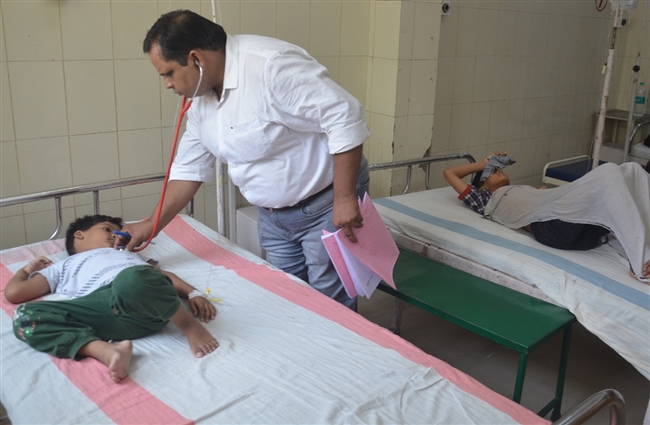 जिला अस्पताल में डायरिया और बुखार के 14 मरीज भर्ती