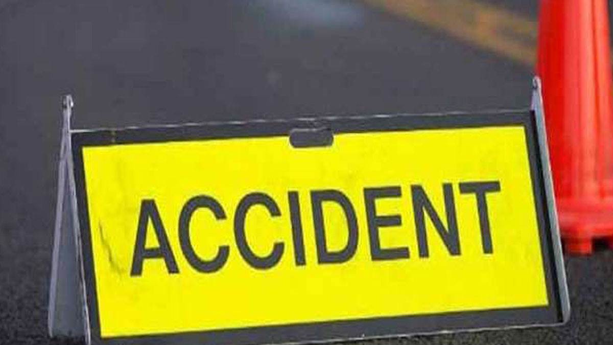 मसूरी घूमने आए मध्य प्रदेश के दंपती की कार अनियंत्रित होकर सड़क से नीचे गिरी, बाल- बाल बचे