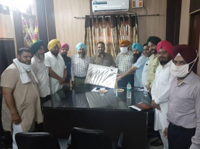 राजेश शर्मा पटवार यूनियन के किया सम्मानित