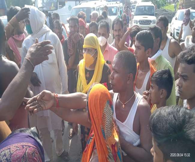 अहियापुर में बाढ़ पीड़ितों ने किया सड़क जाम, आवश्यक सुविधाओं की उठाई मांग