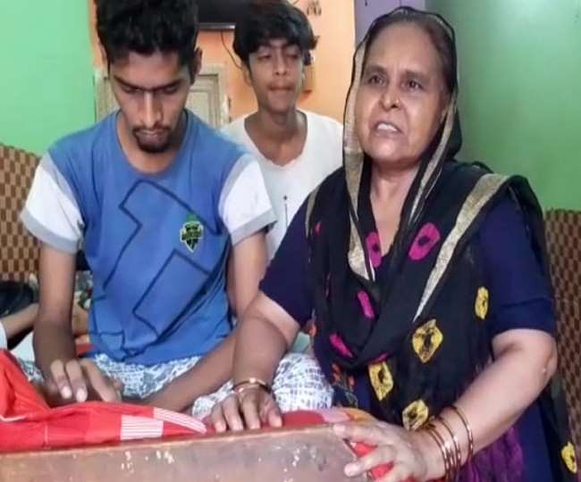 Tokyo Olympic Games : अर्जेंटीना के साथ मैच में उतरने से पहले हॉकी खिलाड़ी निशा व नेहा ने की परिजनों से बात