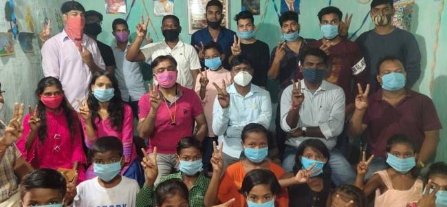 गुटूसाई में बच्चों को नवोदय व नेतरहाट की तैयारी के लिए खुला निश्शुल्क कोचिग सेंटर