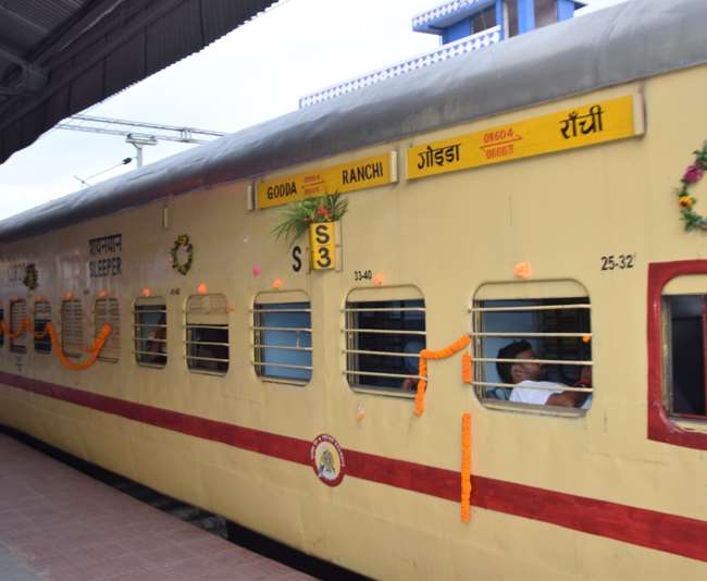 गोड्डा-दुमका से ट्रेन सेवा के बाद झारखंड के नेताओं की नजर भागलपुर से खुलने वाली रेल गाडि़यों पर