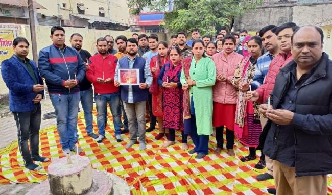हड़ताल पर कर्मी, ओपीडी व नियमित टीकाकरण हुआ बाधित