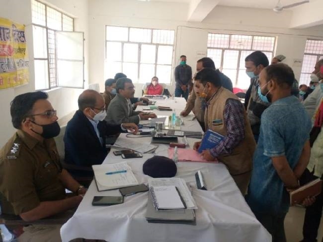 शिकायतकर्ता के असंतुष्ट होने पर डीएम ने संबंधित से मांगा स्पष्टीकरण