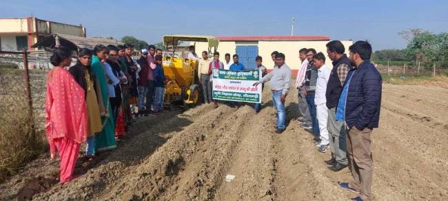 ऑटोमेटिक पोटैटो प्लांटर मशीन की सहायता से आलू की बुआई कर सकेंगे किसान