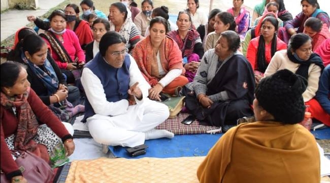 स्वयं सहायता समूह की महिलाओं के आंदोलन को दिया समर्थन