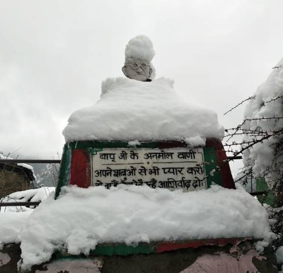 रात में उच्च हिमालय में हिमपात, सुबह धूप खिलने से राहत