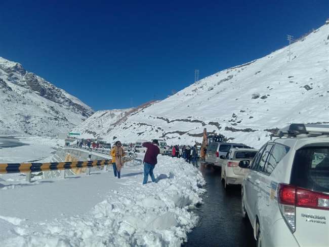क्रिसमस व नववर्ष से पहले ताजा बर्फ से निखरे मनाली के पर्यटन स्थल, 20 किमी के दायरे में बने ये स्नो प्वाइंट
