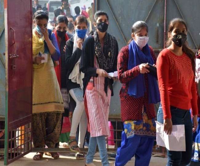 UP DElEd Exam: यूपी डीएलएड के पेपर लीक की पुष्टि नहीं, परीक्षा शुरू होने के बाद वायरल हुआ था पर्चा