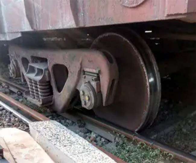 धनबाद-गया के बीच मालगाड़ी हुई बेपटरी, पुरुषोत्तम समेत कई ट्रेनें प्रभावित