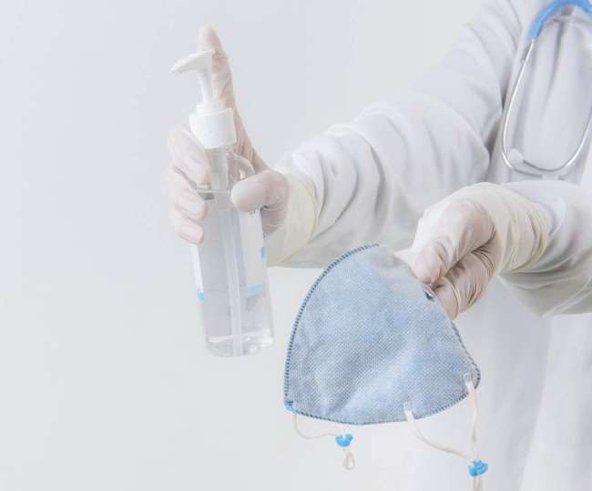 Coronavirus: मार्केट में दिख रहा कोरोना का खौफ, मास्क के दाम बढ़े, सेनिटाइजर गायब