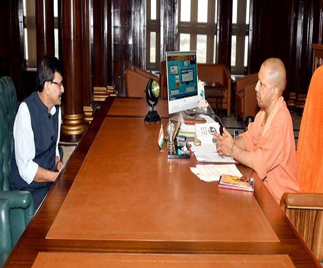 सीएम योगी आदित्यनाथ से मिले शिवसेना सांसद संजय राउत, सात को अयोध्या आएंगे उद्धव ठाकरे UP News