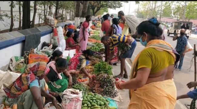 रिग रोड किनारे प्रशासन ने लगवाया सब्जी बाजार
