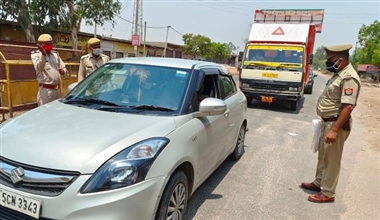 एनएच पर पुलिस की सख्ती, काटे बेवजह घूमने वालों के चालान