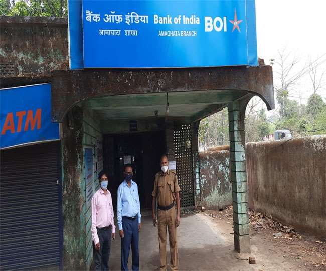 डॉक्टर साहब को पेमेंट करना है... कैश चाहिए तो दोपहर दो बजे तक पैसे निकाल लीजिए; एटीम बंद हो जाएगा शटर Dhanbad News