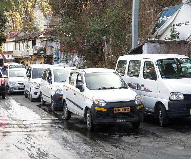 नैनीताल में टैक्सी चालक व संचालकों पर कोराना महामारी की दोहरी मार