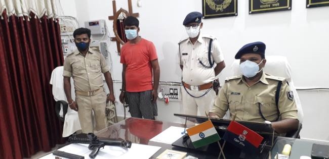 शातिर बदमाश संजीव यादव देसी कारबाइन के साथ गिरफ्तार