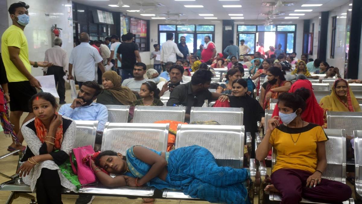 Health Department: तबादलों ने घटा दिए डाक्टर, प्रयागराज के सरकारी अस्पतालों में कैसे हो उपचार