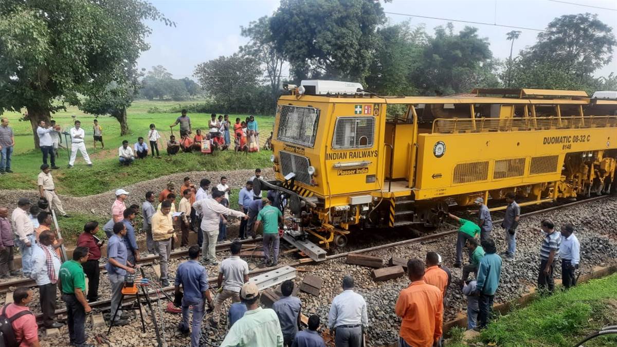 लोहरदगा-टोरी रेल लाइन में डोमेटिक मशीन डी-रेल, आवागमन बाधित