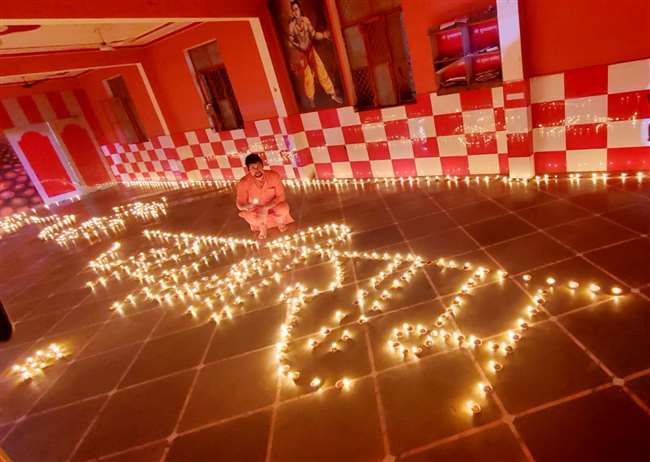Ayodhya Ram Mandir Bhumi Pujan : भूमिपूजन पर राममय हुई संगम नगरी, लहराए भगवा ध्वज