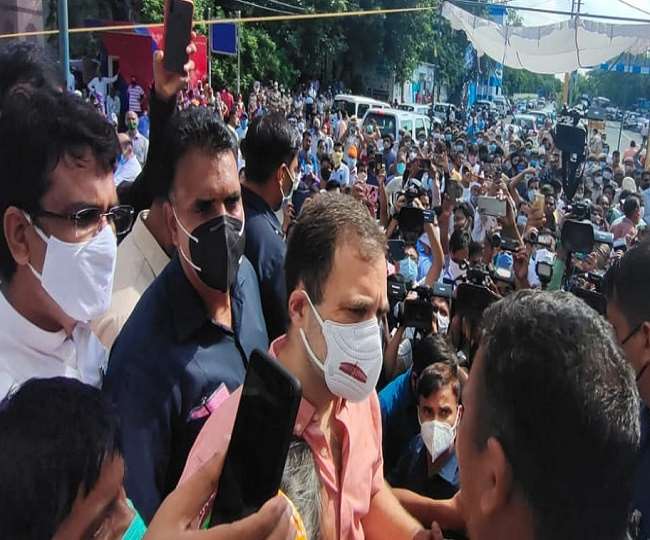 Rahul Gandhi Latest News: राहुल गांधी ने दुष्कर्म पीड़िता के स्वजन की तस्वीर की ट्वीट, विरोधियों ने घेरा