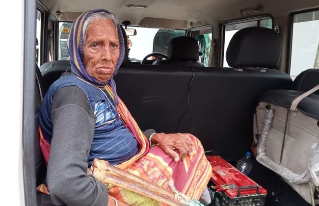 डायन बताकर वृद्धा को प्रताड़ित कर रहे थे ग्रामीण, पुलिस ने चेताया