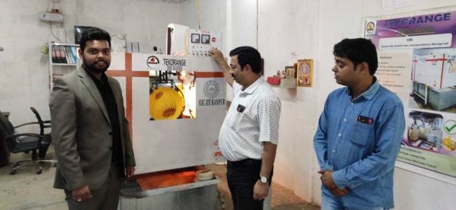 आइआइटी कानपुर के प्रोफेसर ने डिशवाशर-क्रिम्पिग मशीन की खूबियों को परखा