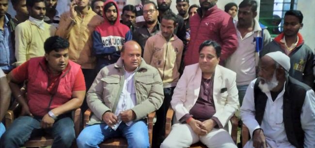 पूर्व विधायकों ने तेतुलमुड़ी 22/12 बस्ती का लिया जायजा