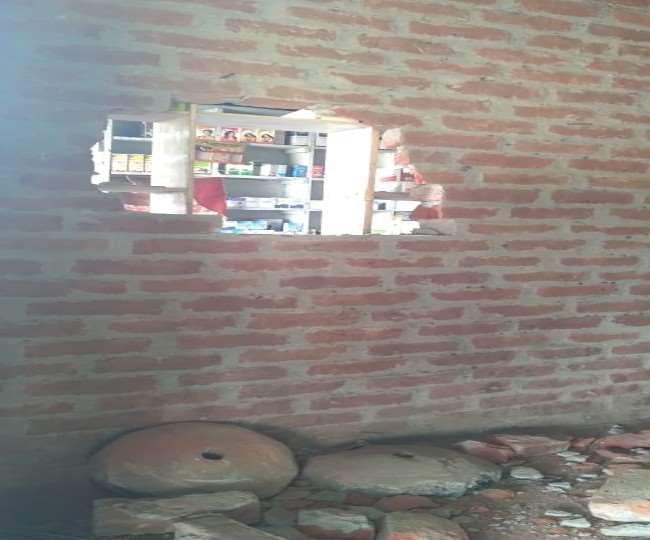 पीलीभीत में पीछे की दीवार में छेद कर दुकान में घुसे बदमाश, लाखों का सामान लेकर हुए फरार