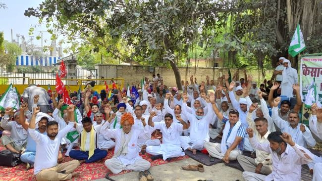 एफसीआइ की खरीद प्रणाली को मजबूत करने के लिए किसानों ने दिया धरना