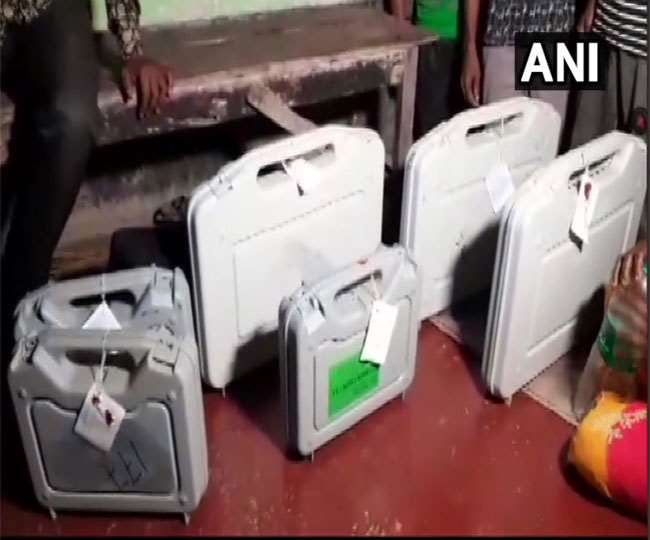 West Bengal Election 2021 Voting Phase 3: हावड़ा जिले में तृणमूल नेता के घर से ईवीएम और वीवीपैट बरामद