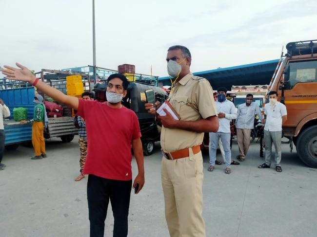 नई सब्जी मंडी में पहले दिन दिखी अव्यवस्था, शेड के नीचे जगह न मिलने से माशाखोरों ने की हड़ताल