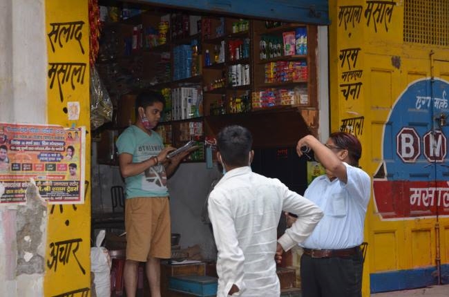 लोगों पर कोरोना कर्फ्यू का नहीं दिख रहा असर, प्रशासन भी बेखबर