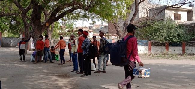 जाखल जंक्शन मुख्य ट्रेनें बंद होने से रेलवे वेंडर्स व यात्री परेशान