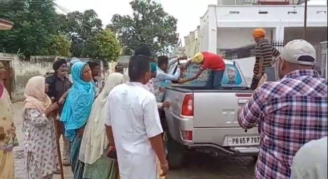 गांव चौबदारां में आप वलंटियरों ने किया विधायक का विरोध