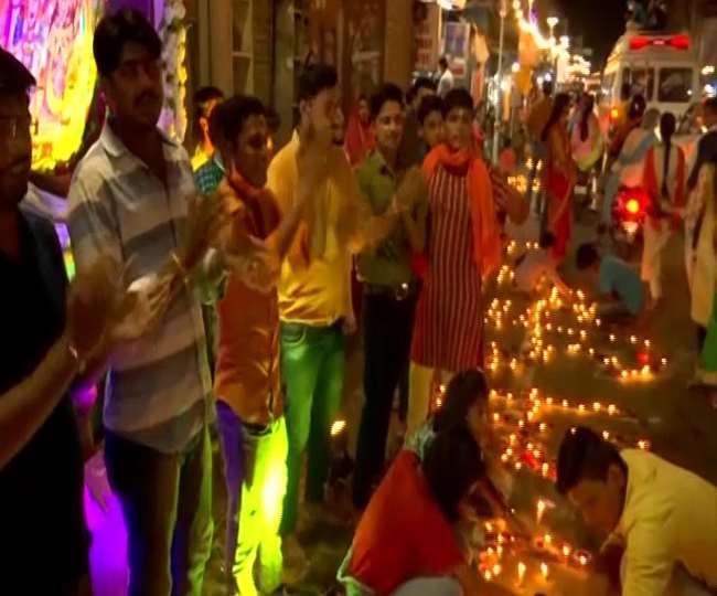 देशभर में दिखा राम मंदिर के भूमिपूजन का उल्लास, सड़कों पर पटाखे तो घरों में गूंजीं मानस की चौपाइयां