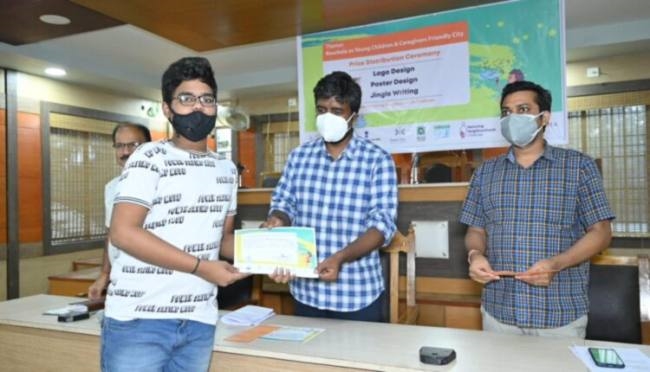 पोस्टर डिजाइन व जिगल राइटिग स्पद्र्धा के विजेता पुरस्कृत