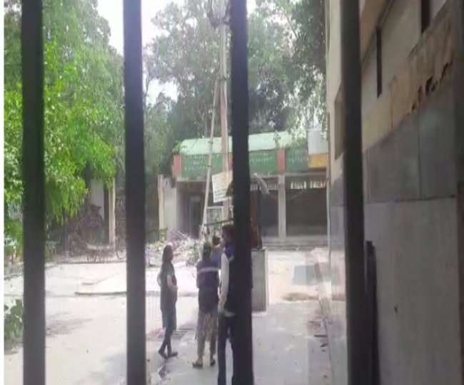 Delhi Girl Assault & Murder Case: वारदात वाली जगह पहुंची फोरेंसिक एक्सपर्ट की टीम, केस से जुड़े लोगों से पूछताछ