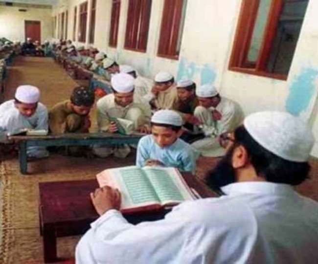 Madrasa Reopen in Moradabad : मुरादाबाद में अब मदरसे खोलने की तैयारी, दूसरे राज्यों और शहर के छात्र नहीं पहुंचे