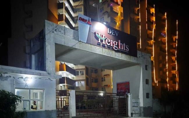 दीवाली पार्टी में बार बाला से संबंध बनाने से रोकने पर युवक को पीटा, दारोगा गिरफ्तार