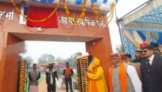 संत सुभाष शास्त्री ने शहीद निखिल की याद में गेट किया लोकार्पित