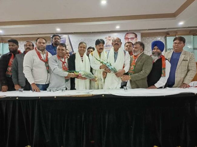 भारतीय संविधान के प्रति कर्तव्य निष्ठा की शपथ दिलाई