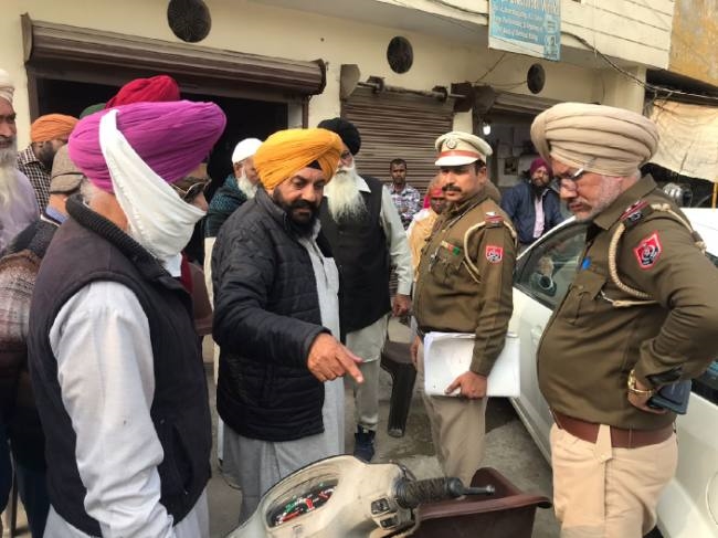 घर के बाहर हुल्लड़बाजी से रोका तो साथियों को बुलाकर कर दिया हमला