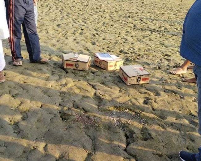 ख्वाजेपुर गांव तीन कार्टन शराब के साथ तीन आरोपित गिरफ्तार