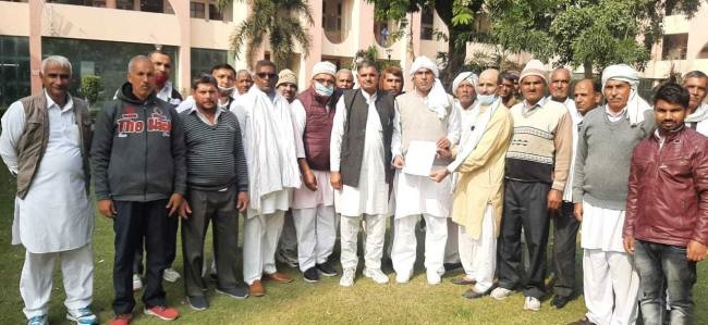 भ्रष्टाचार के आरोपित अधिकारियों पर केस दर्ज कराने का आश्वासन, ग्रामीणों ने कहा आखिरी अल्टीमेटम