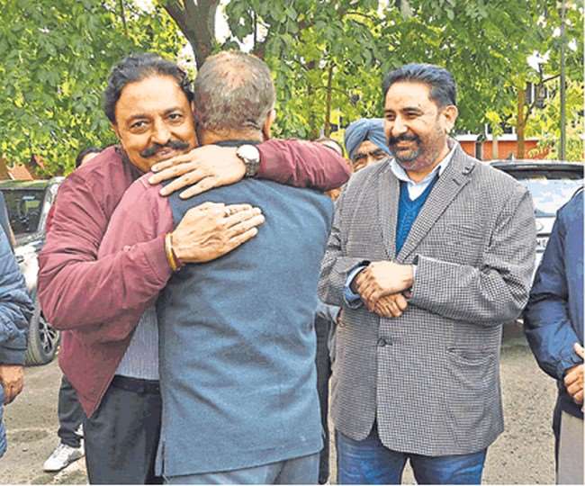 मैं खुद आ जाता हूं अपने पुतले को आग लगाने... पढ़ें चंडीगढ़ की और भी रोचक खबरें