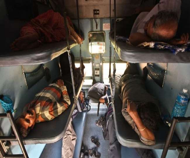 Indian Railways Rules : रात दस बजे के बाद टीटीई नहीं कर सकता टिकट चेक, जानिए रेलवे के नियम