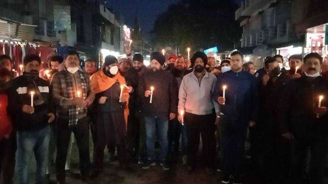 भाजपा ने पंजाब सरकार के खिलाफ निकाला कैंडल मार्च, राष्ट्रपति शासन लागू करने की मांग की